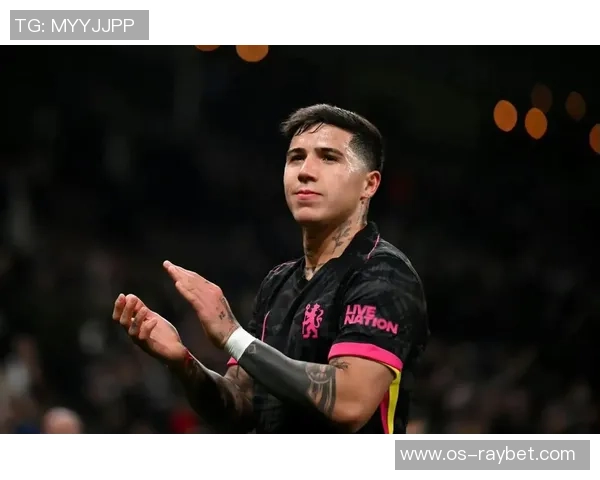 切尔西更衣室风波不断斯特林与恩佐训练场激烈冲突引发关注