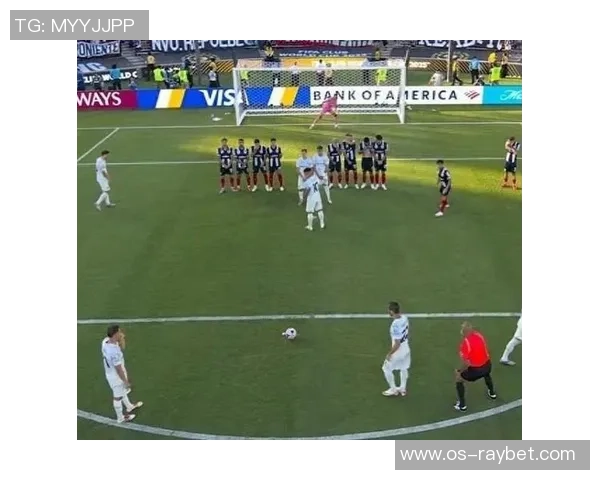 国米与热那亚激战正酣比赛结果揭晓引发球迷热议