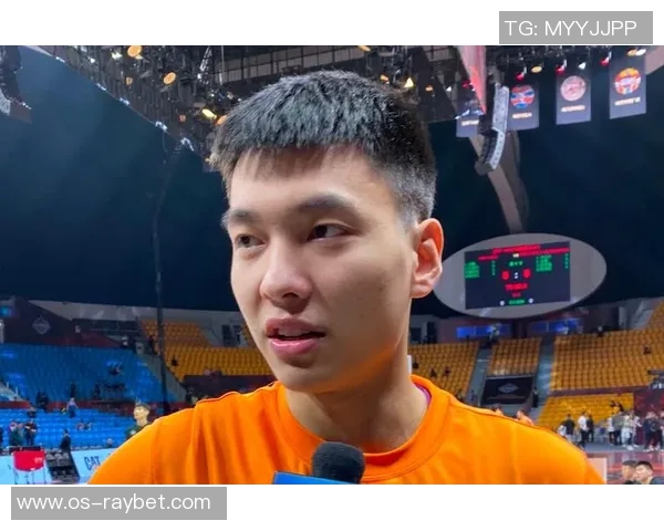 奥斯与阿尔克马青年激战正酣谁能在这场较量中笑到最后